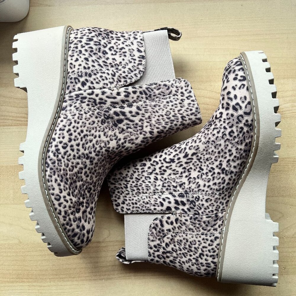 Dolce Vita Leopard-Print Platform Chelsea Boots in Cream and Black